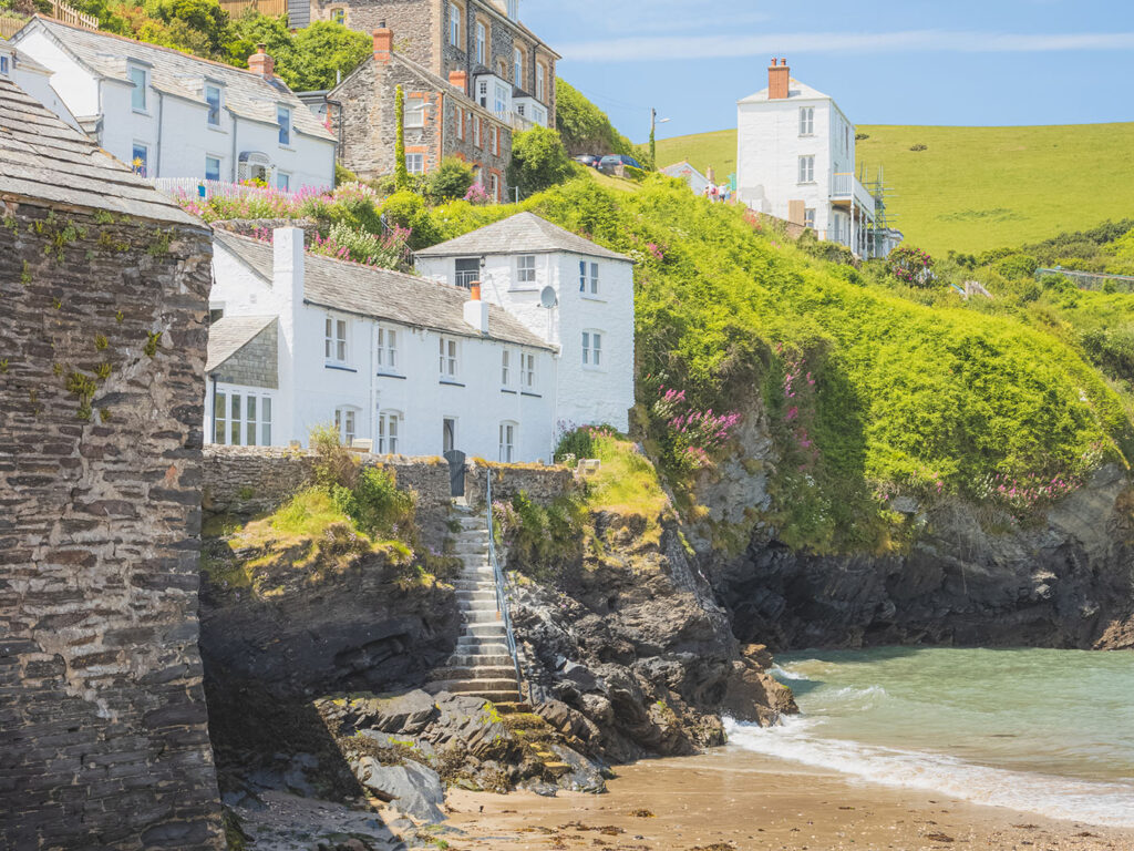 Scenic view of hillside homes overlooking Port Isaac Beach, showcasing the charming coastal architecture and landscape, a great thing to see and do in Port Isaac.